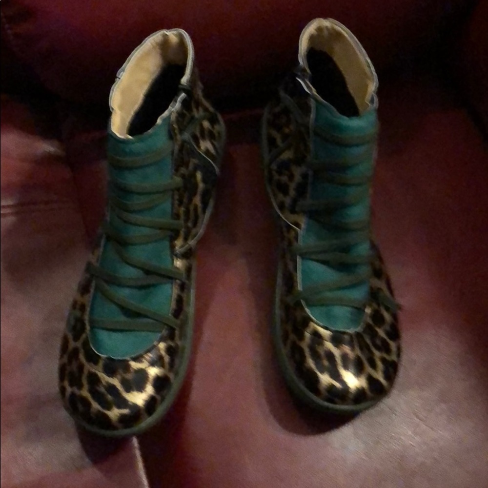 Women’s shoes brand new never worn size 9